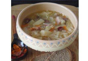 Кислые щи с копченостями