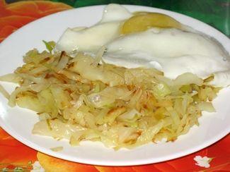 Капуста жареная с чесноком и травами