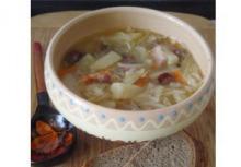 Кислые щи с копченостями